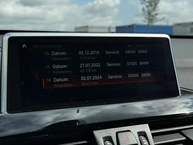 BMW X1 xDrive20i High Executive 2018 Benzine 20