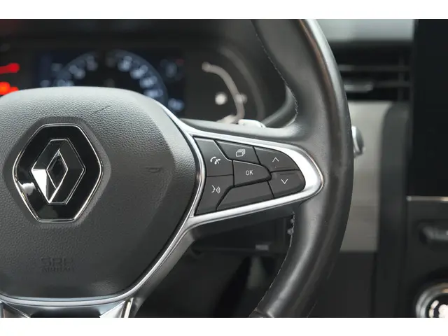 Renault Clio TCe 130 EDC Initiale Paris 2020 Benzine 38