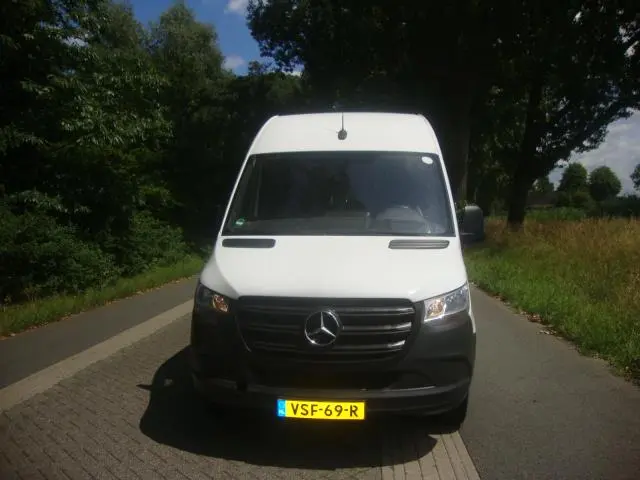 Mercedes-Benz Sprinter 2