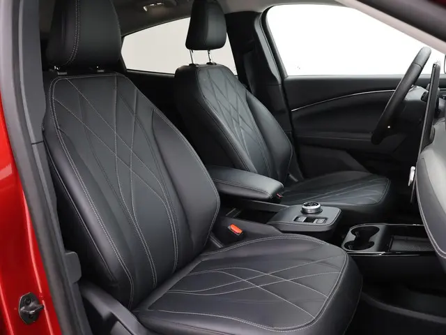 Ford Mustang Mach-E 75kWh LUCID RED 2020 Elektrisch 4