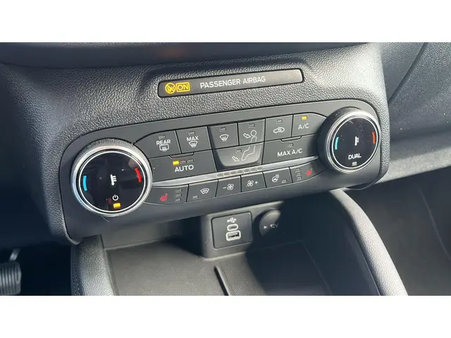 Ford Kuga 2.5 PHEV Titanium 2024 Hybride Benzine 37