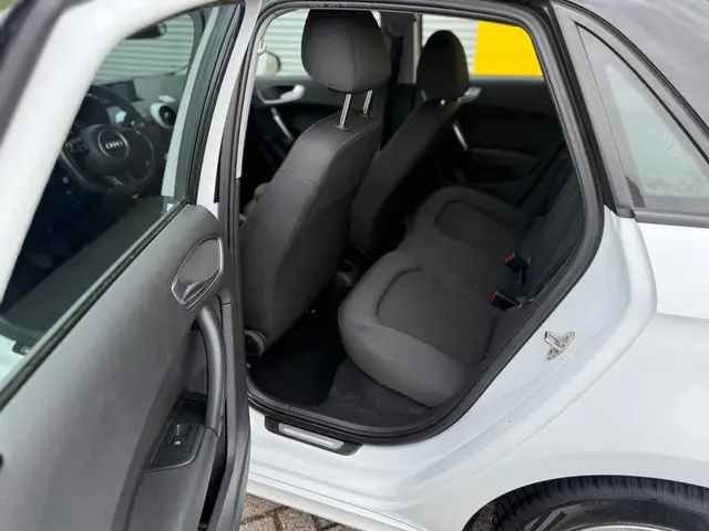 Audi A1 Sportback 1.2 TFSI S-Line Bj 2014 2014 Benzine 12