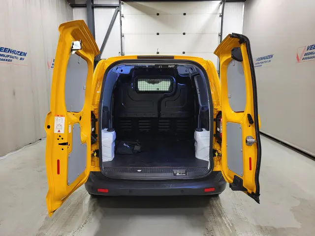 Ford Transit Courier 1.5TDCI 100pk Euro 6! 2021 Diesel 6