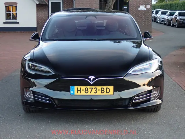 Tesla Model S 2