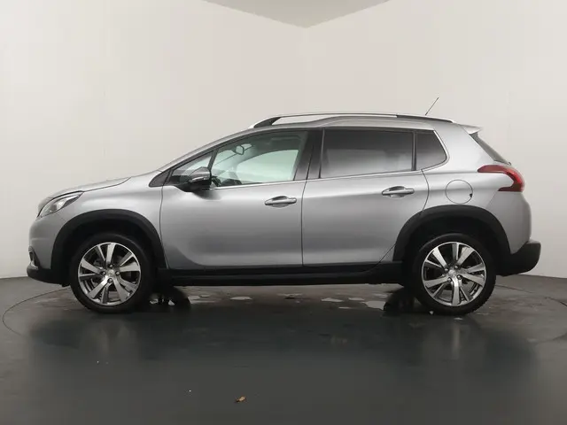 Peugeot 2008 1.2 PureTech Blue Lease Allure 2019 Benzine 2