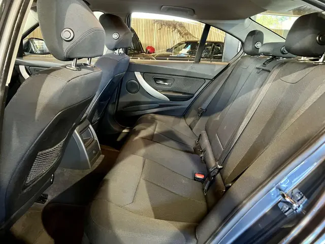 BMW 3 Serie 320i automaat antraciet, premium 2012 Benzine 10