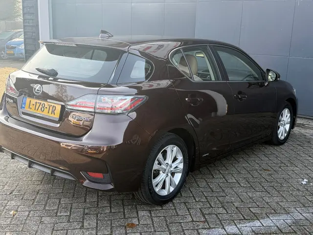 Lexus CT 200h Luxury Line 2017 Hybride Benzine 8