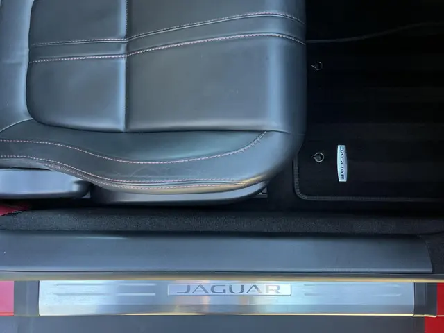 Jaguar F-Type 3.0 V6 S Convertible 2013 Benzine 17