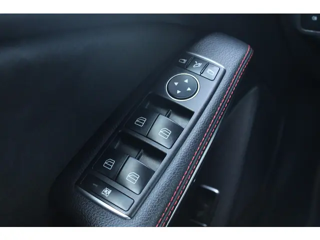 Mercedes-Benz GLA 180 Business 2018 Benzine 20