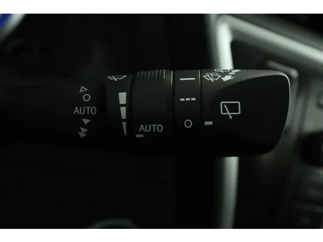 Toyota Auris 1.8 Hybrid Executive 2013 Hybride Benzine 31