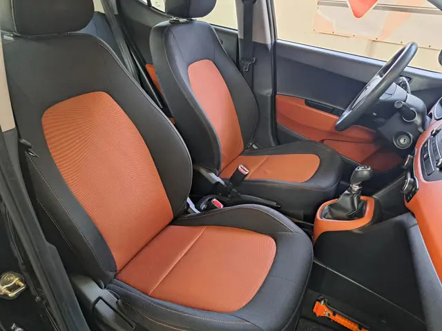 Hyundai i10 1.0i i-Motion Comfort Plus 2014 Benzine 18