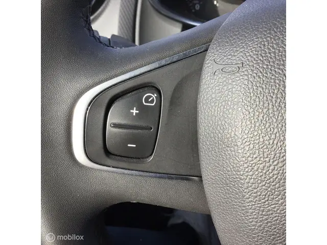 Renault Clio Estate 0.9 TCe Limited 2019 Benzine 16