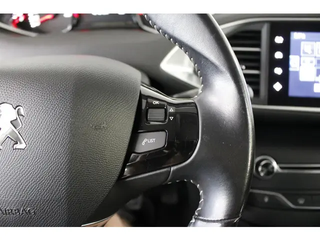 Peugeot 308 1.2 PureTech Blue Lease 110 PK. 2015 Benzine 19