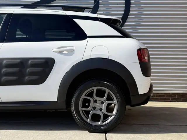 Citroën C4 Cactus 1.2 VTi Shine 2015 Benzine 13