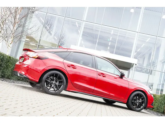 Honda Civic 2.0i e:HEV SPORT 2023 Hybride Benzine 10
