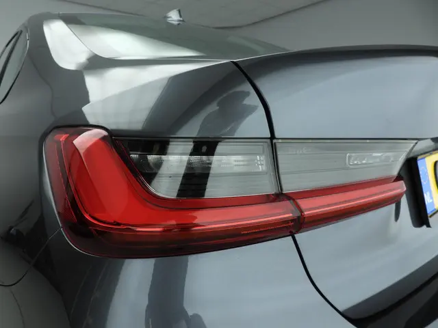 BMW 3 Serie Sedan 330e 2019 Hybride Benzine 35