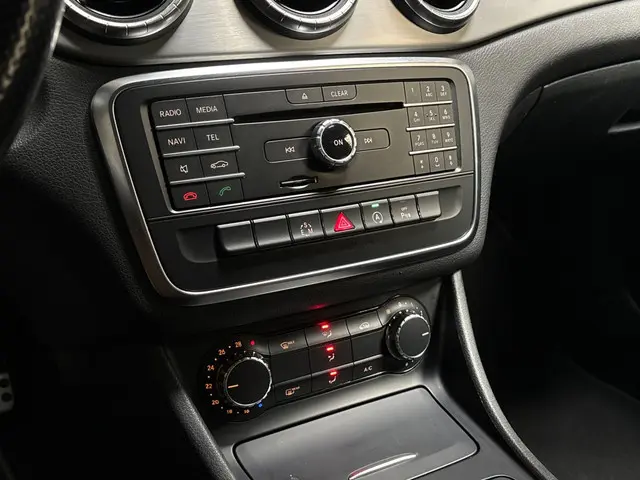Mercedes-Benz CLA 180 AMG Sport 2015 Benzine 9