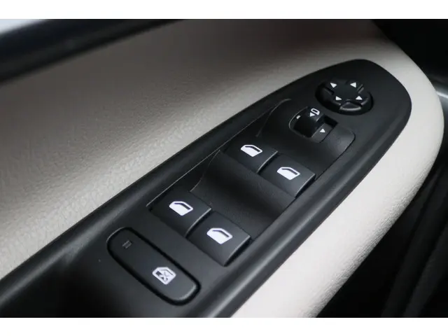 Fiat 600 1.2 Hybrid La Prima 2025 Hybride Benzine 32