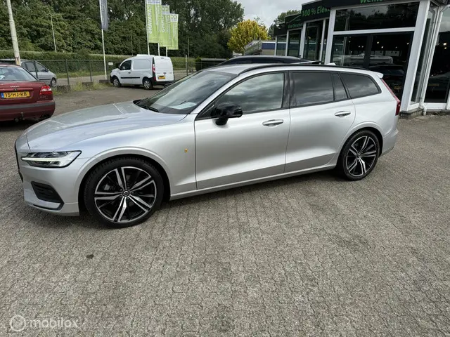Volvo V60 2.0 B3 R-Design 2021 2021 Benzine 11