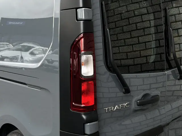 Renault Trafic 2.0 dCi 150 T29 L2H1 DC Luxe 2023 Diesel 20
