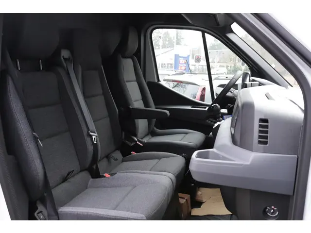 Renault Master T35 2.0 dCi 150 L2H2 Advance 2024 Diesel 23