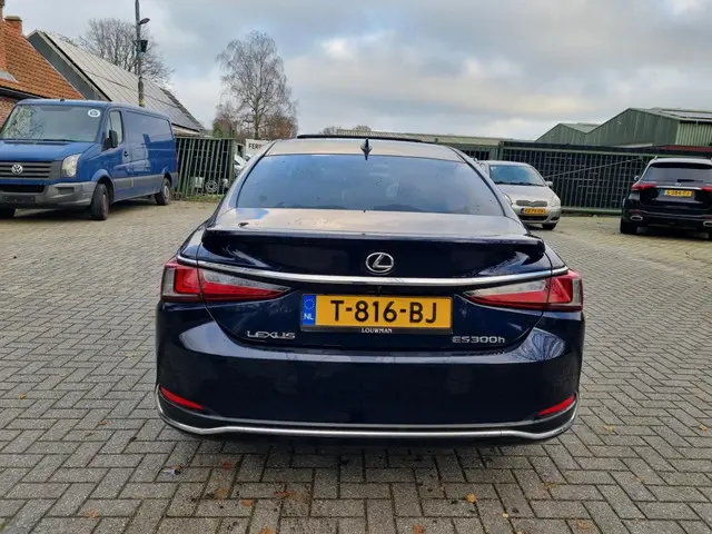 Lexus ES 300h President Line 2023 Hybride Benzine 4