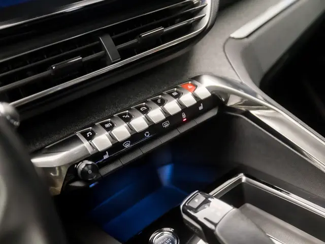 Peugeot 3008 1.2 PureTech Allure Sport 2021 Benzine 9