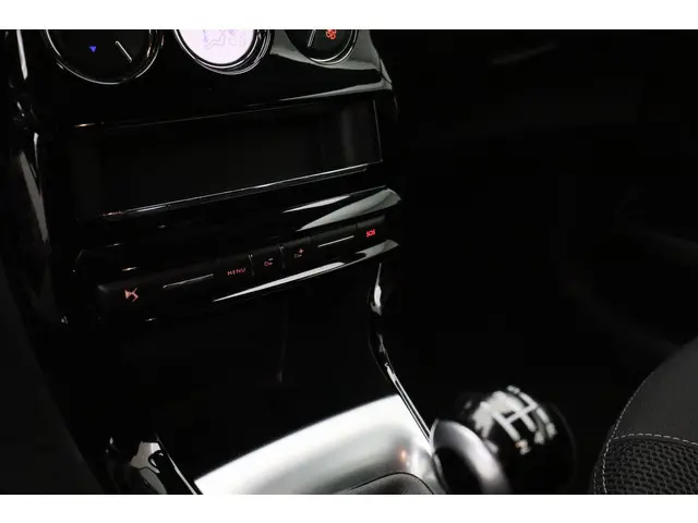 DS DS 3 1.2 PureTech So Chic 2016 Benzine 28
