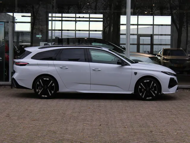 Peugeot 308 SW HYBRID 145 GT 2025 Hybride Benzine 27