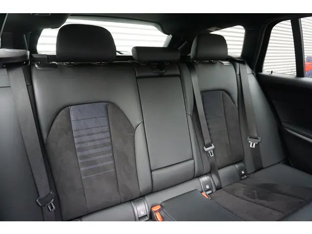 BMW 3 Serie Touring 320i 2021 Benzine 10