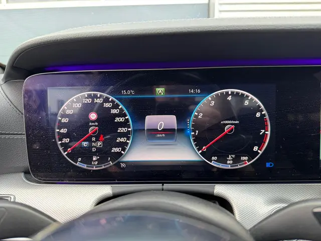 Mercedes-Benz E-Klasse 200 Premium Plus 2019 Benzine 26