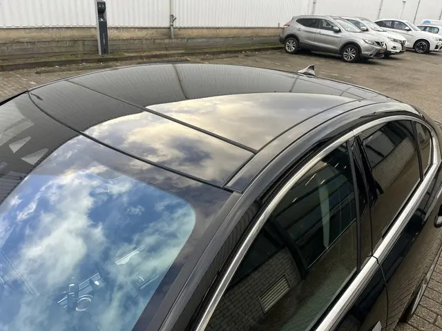 Jaguar XE 2.0 Portfolio 2015 Benzine 80