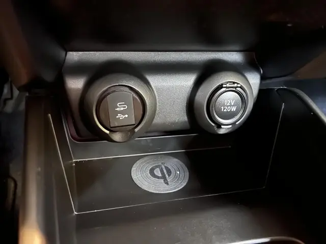 Suzuki Swift 1.2 SportLine Smart Hybrid 2023 Benzine 18