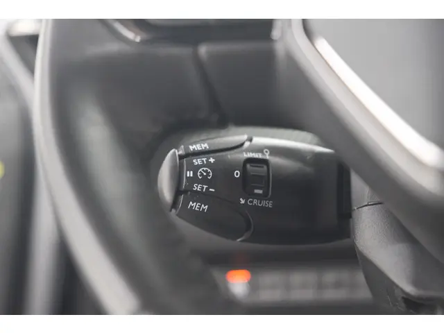 Peugeot e-2008 EV Allure 50 kWh 2021 Elektrisch 35