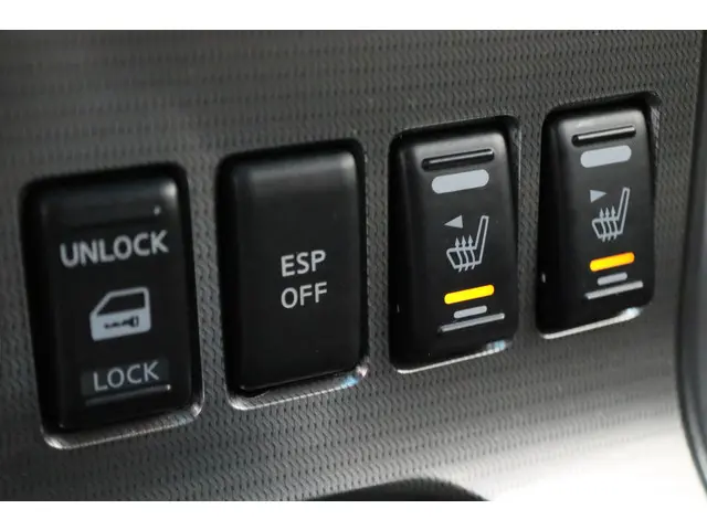 Nissan Navara 2.5 dCi SE King Cab 2014 Diesel 31