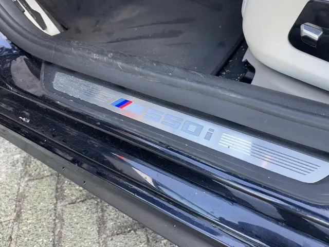 BMW 5 Serie M550i xDrive High Executive 2018 Benzine 34