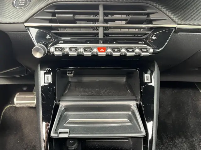 Peugeot 2008 1.2 Hybrid 145 PK GT 2025 Hybride Benzine 44