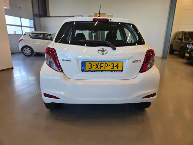 Toyota Yaris 1.0 VVT-i Now | CarPlay 2014 Benzine 6
