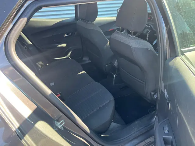 Peugeot 2008 1.2 PureTech Active Pack 2022 Benzine 9