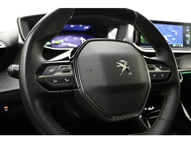 Peugeot 2008 1.2 PureTech GT Pack 2021 Benzine 31