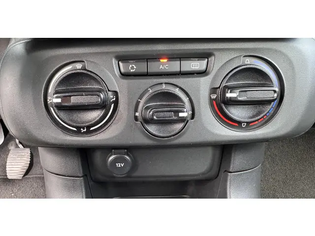 Citroën C3 1.2 PureTech C-Series 2023 Benzine 27