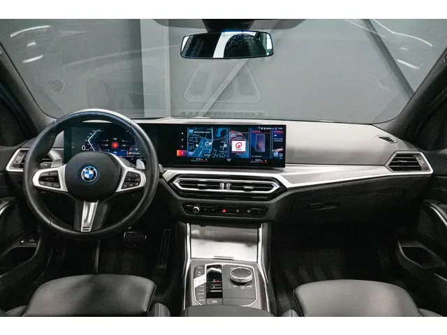 BMW 3 Serie 330e 2024 Hybride Benzine 34