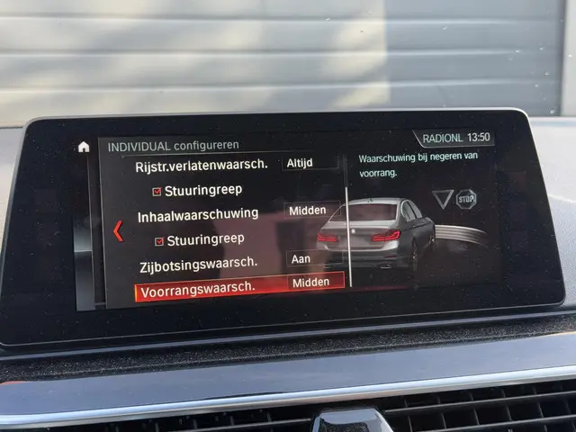 BMW 5 Serie M550i xDrive High Executive 2018 Benzine 30