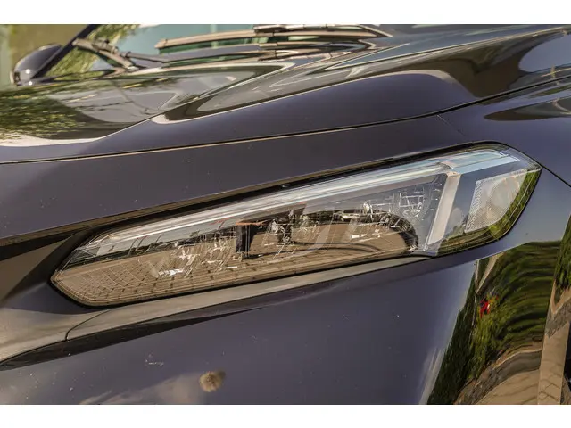 Honda Civic 2.0i e:HEV SPORT 2023 Hybride Benzine 33