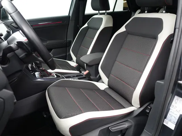 Volkswagen T-Roc 1.5 TSI R Line Sport Aut- 2019 Benzine 22