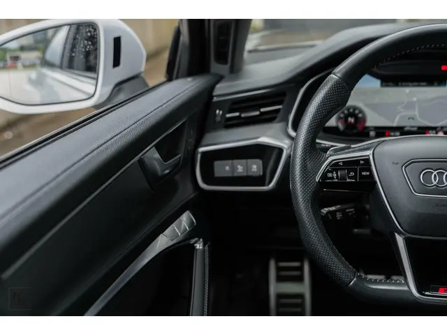 Audi A6 Avant 45 TFSI | 2019 Quattro | S-line 2019 Benzine 32