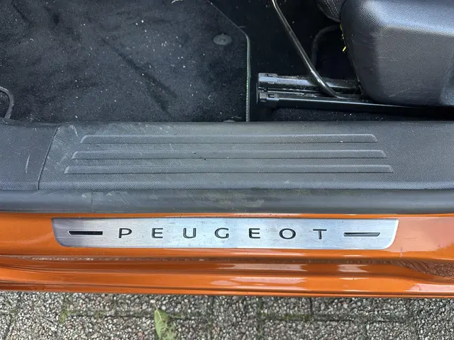 Peugeot 2008 1.2 Turbo 130 PK GT Pack 2021 Benzine 10
