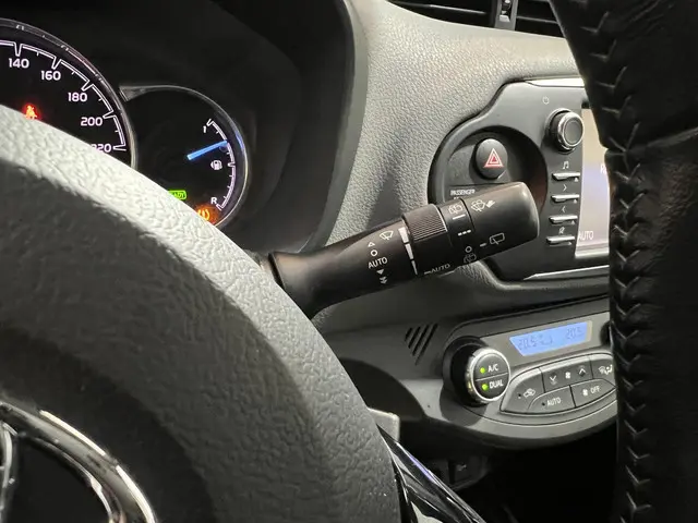 Toyota Yaris 1.5 Hybrid Design 2017 Hybride Benzine 19