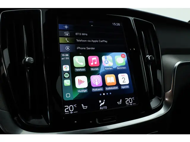 Volvo V60 T8 Recharge R-Design 2022 Hybride Benzine 17