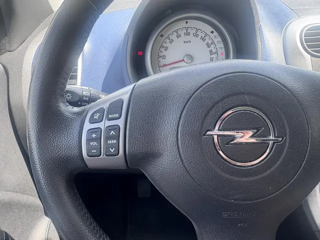 Opel Agila 1.2 Edition 2015 Benzine 12